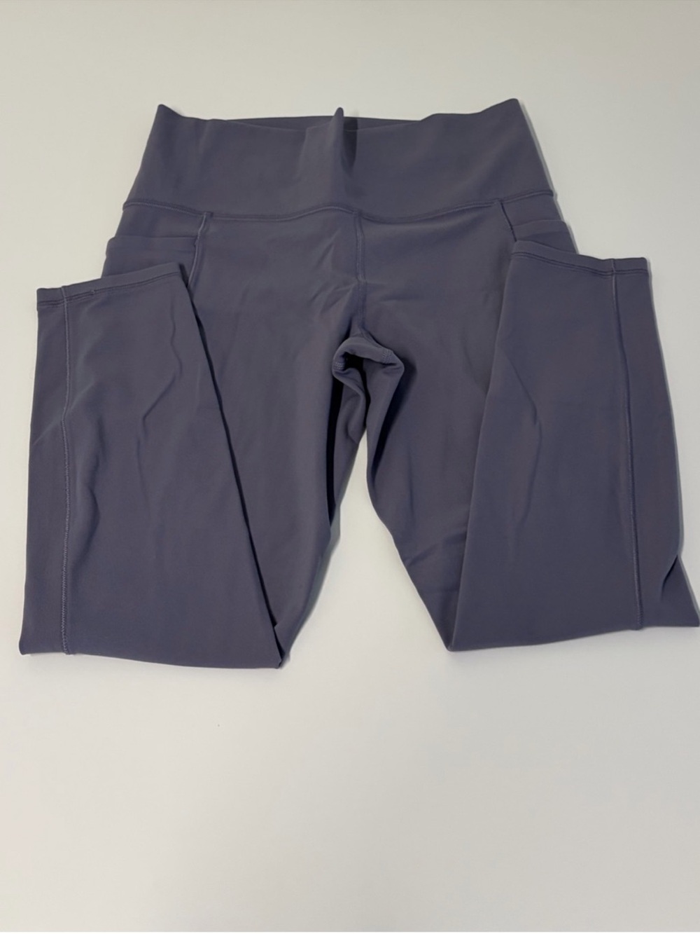 Athleta Salutation Stack Pocket 11 7/8 Tight